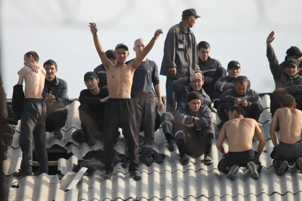 Места массового скопления людей. Толпан. Толпа с факелами. Серая толпа. Строго массовый.