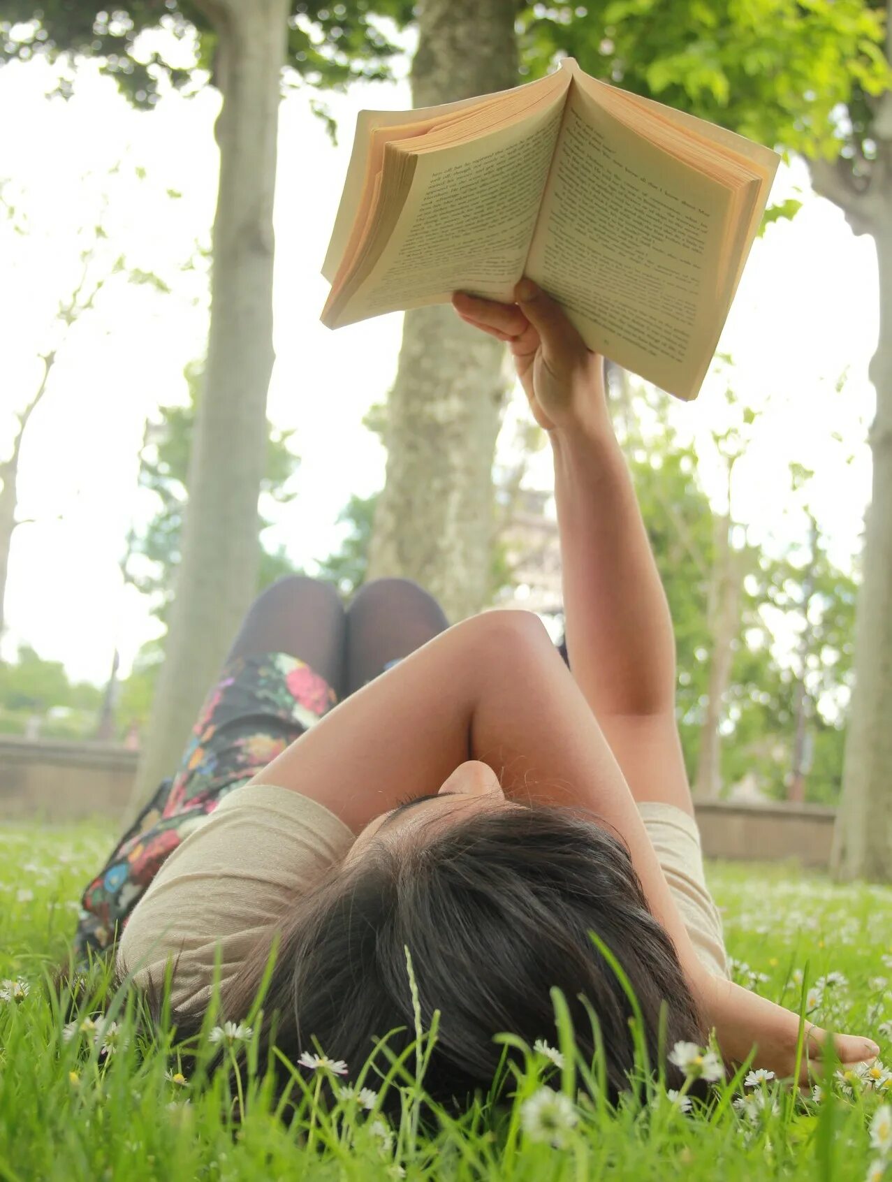 Читать книгу девушка без. Фотосессия с книжкой. чтение книг. девушка читает. книга для….