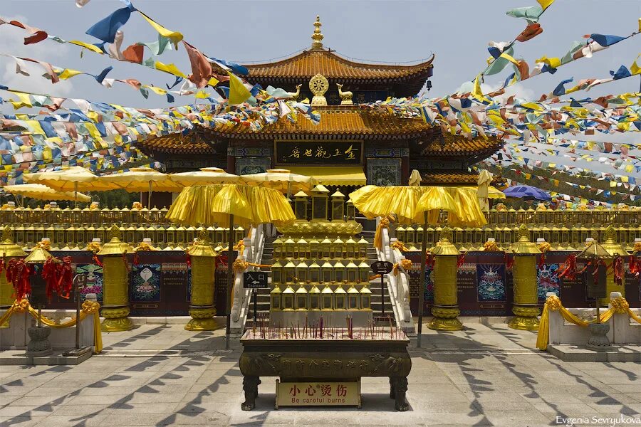 Центр буддизма. Центр буддизма Наньшань. Хайнань храм Наньшань. Хайнань буддийский центр Наньшань. Буддийский храм в Китае на острове Хайнань.