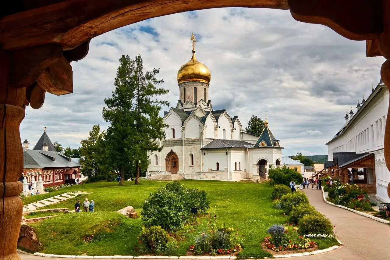 Куда сходить в звенигороде. Звенигород монастырь Саввы. Саввино-Сторожевский монастырь. Сторожевский монастырь в Звенигороде. Саво Сторожевский монастырь.