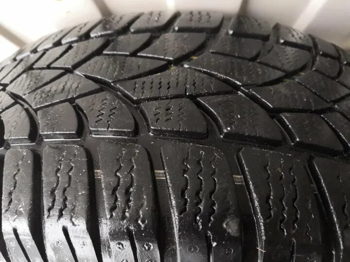 Какая хорошая липучка резина. Липучка 195/50/r16. резина липучка 205/45 r17. ханкук липучка зимняя rs. резина 16 сайлун липучка.