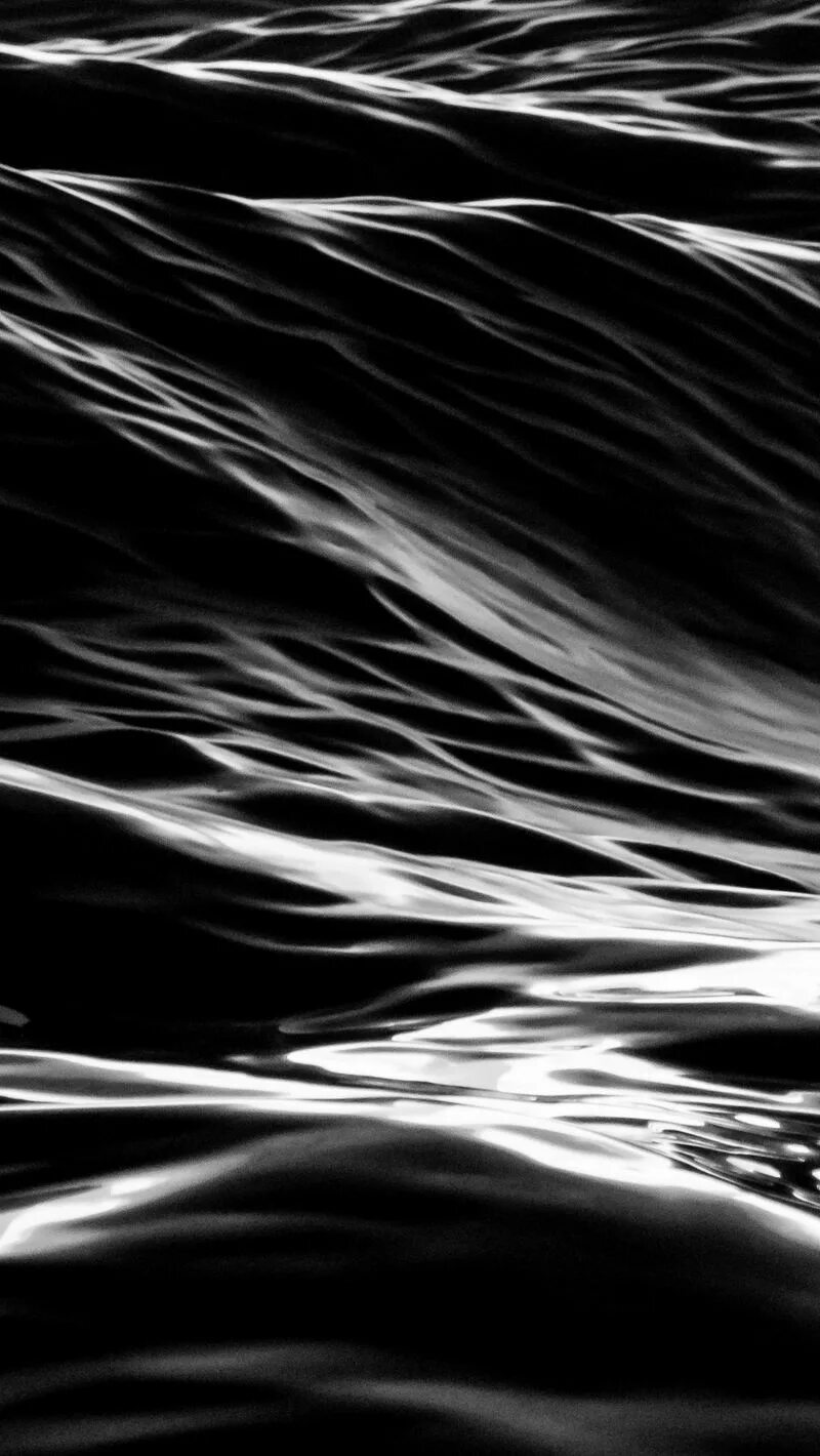 Картинки черные вода. Черные волны. Черно белые волны. Черная вода. Темный фон с волнами.