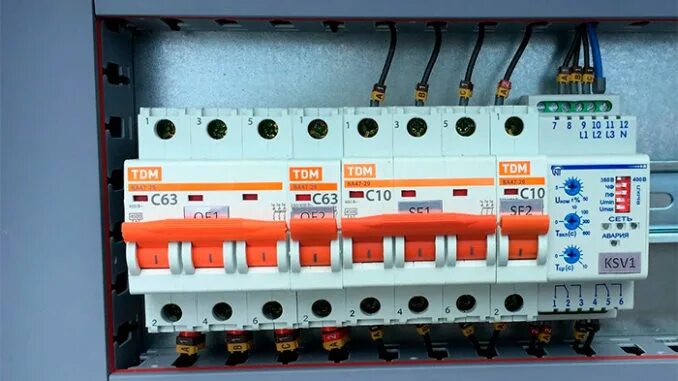 Электрический щит на 380в на автоматах ABB. Щит АВР 380 IEK. Щиток TDM автомат двойной с 32. Автомат УЗО 380в 700.