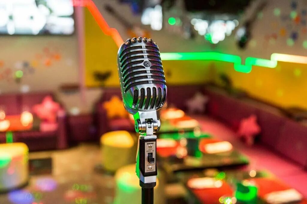 Караоке онлайн. Караоке без минуса. Микрофон вечеринка. Караоке максим нежность. Караоке без минуса.