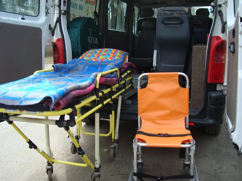 Транспорт для перевозки инвалидов. Транспортировка лежачих больных. Специализированные автомобили для лежачих инвалидов. Транспортировка неходячих больных.