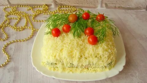 Новогодний салат с кальмарами