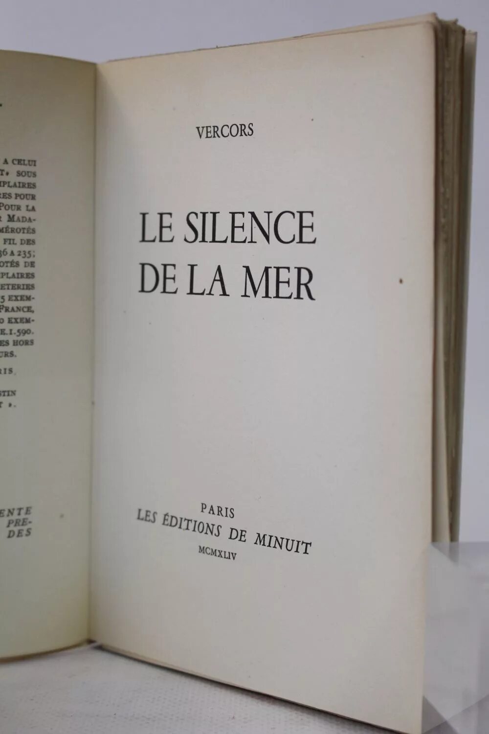 Автор книги молчание моря. Веркор "молчание моря". Vercors книга. Молчание моря книга