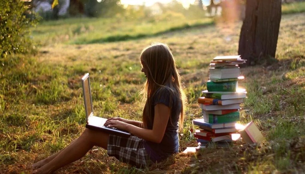 Есть любить читать книгу. Фото я написала издала свою книгу.