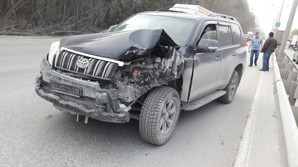 Ленд крузер после дтп. Ленд крузер после дтп. Land cruiser 150 prado разбитый. Разбитая тойота ленд крузер 200. Битые тойота ленд крузер 200.