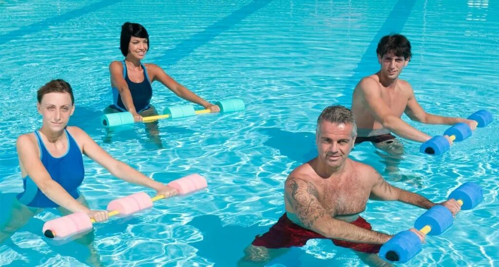 Aqua-beginners аквааэробика. Аквааэробика в бассейне. Noodles аквааэробика. Лфк в воде. Лфк в бассейне.