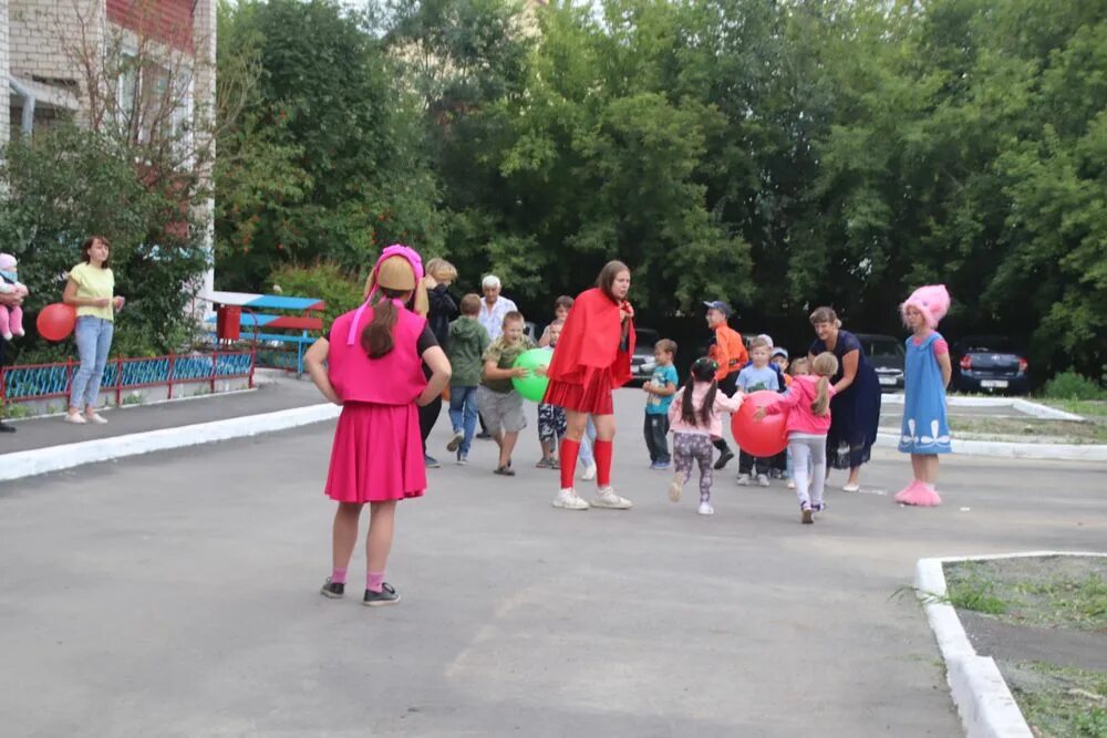 школа 16 еманжелинск. 14 садик еманжелинск. еманжелинск фото день защиты детей-. магнит на улице чкалова 14 еманжелинск. фестиваль во дворе.