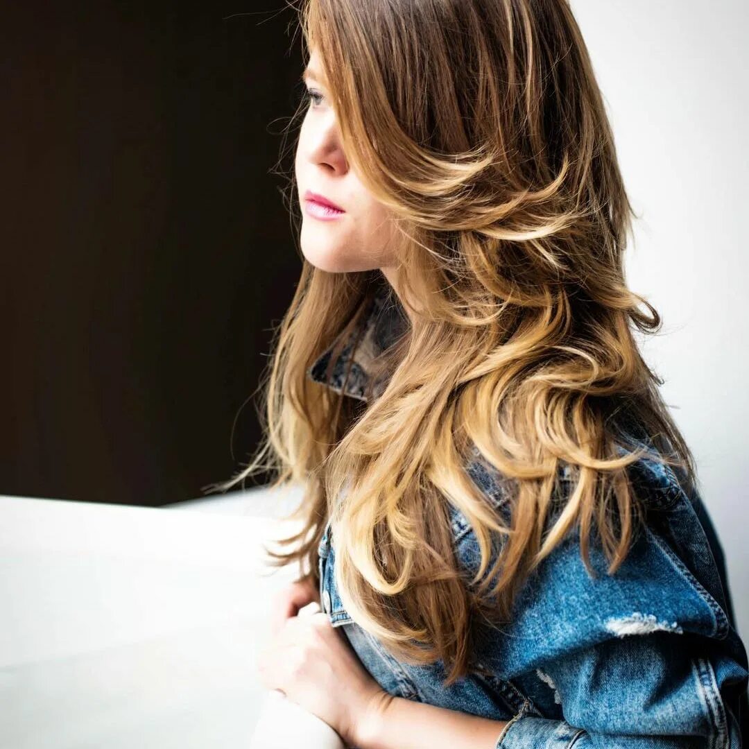 Модное мелирование на средние волосы. Мелирование 2021. Модное мелирование. Мелирование волос в моде. Мелирование.