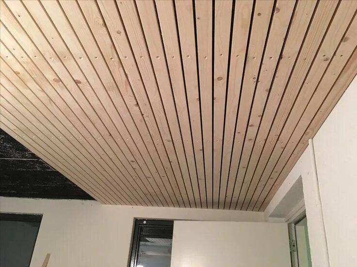 Декоративные рейки для стен в интерьере, фото - Rehouz Scandinavian dining room,