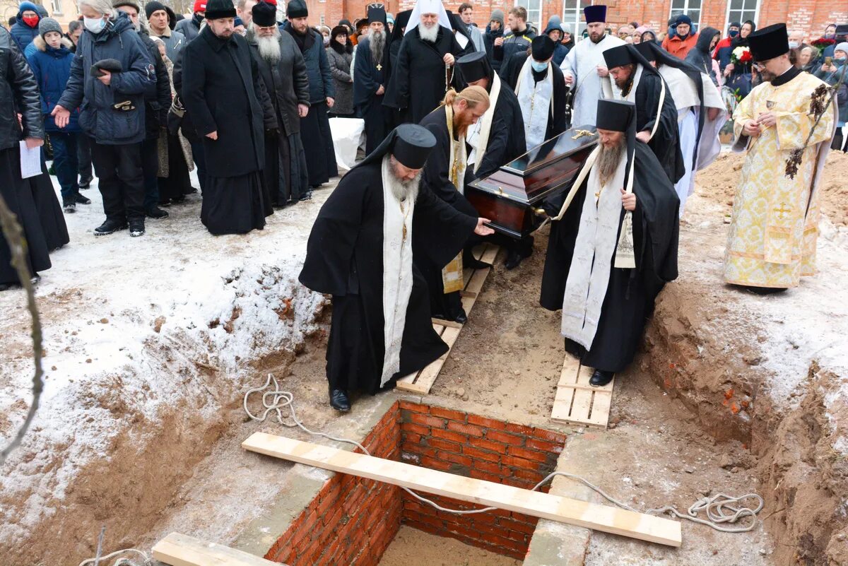 Похороны боровского. Могила отца власия боровский монастырь. Похороны боровского. Похороны григорьева федора андреевича. Похороны в билярске мобилизованного.