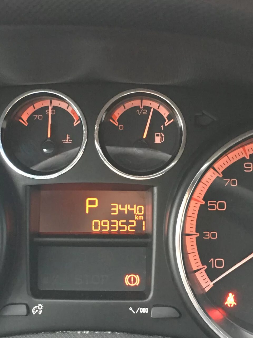Пежо 308 бак сколько литров