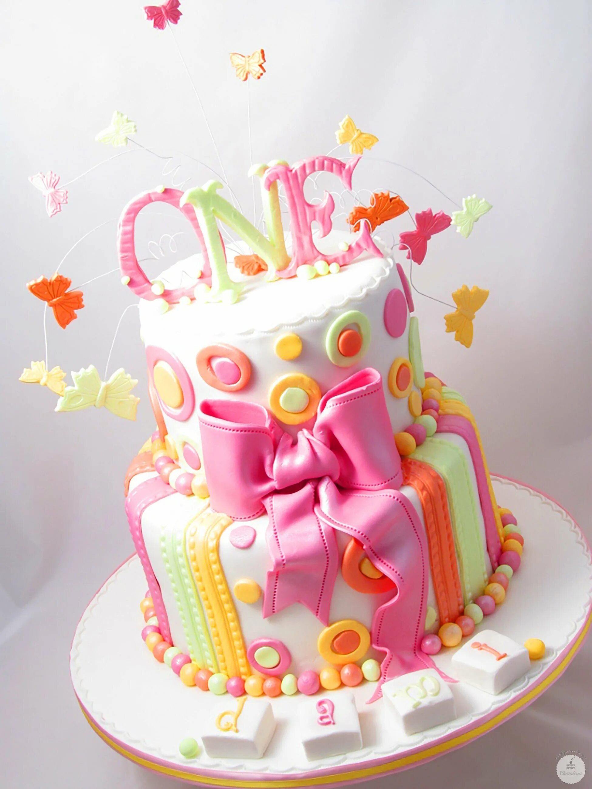 На год красивый торт девочке. Двухъярусный торт для девочки на 1 годик. Торт на годик девочке. Тортик на годик девочке. Тортики на год ребенку девочке.