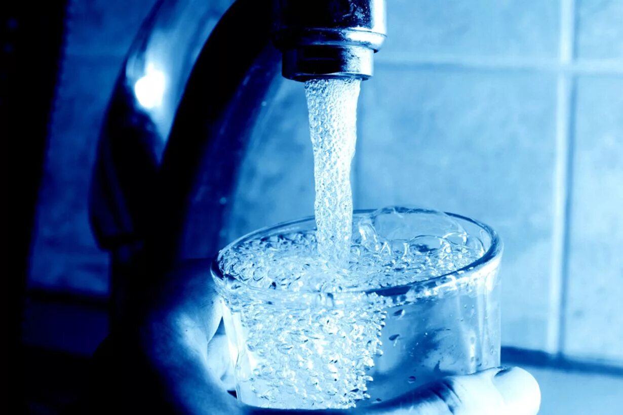 Питьевая вода. Кран с водой. Водопроводная вода. Чистая вода. Питьевая вода химия