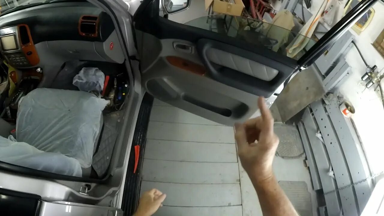 Как разобрать обшивку задней двери прадо 120 Toyota Land Cruiser 120 disassembly door (разборка двери) YouTube