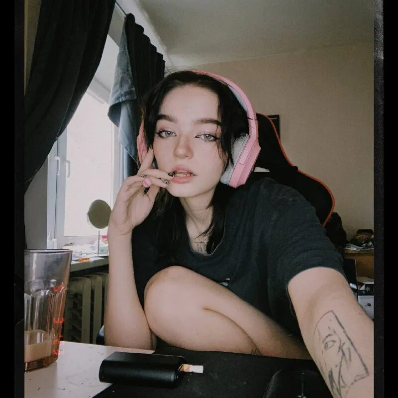 Yourpersonalwaifu видео. Yourpersonalwaifu. Yourpersonalwaifu video. Yourpersonalwaifu актриса. Yourpersonalwaifu.