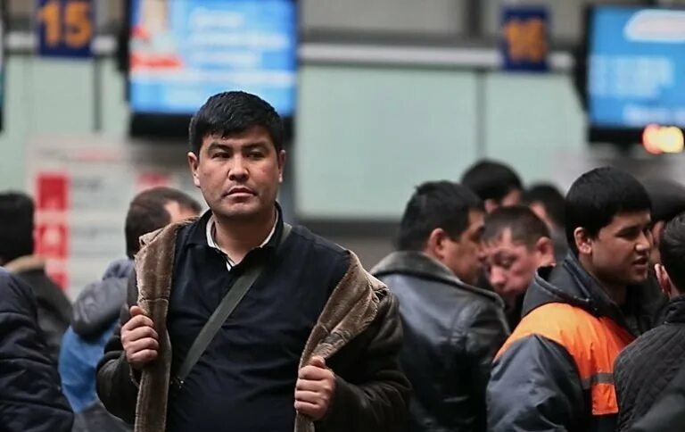 Узбекистан мужчины. Узбек 25 лет. Гастарбайтеры из узбекистана. Узбек в краснодаре. Узбеки в 24 года.