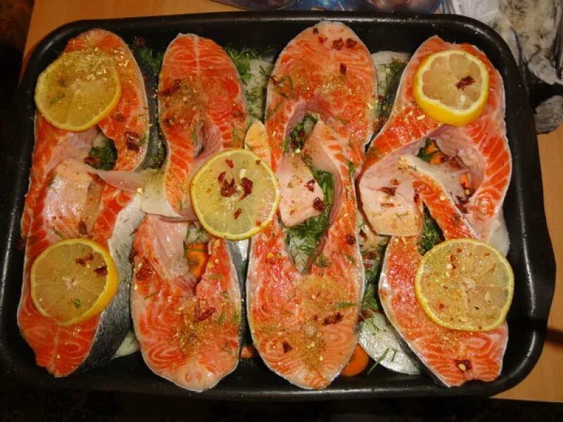 Как приготовить красную рыбу вкусно и сочно