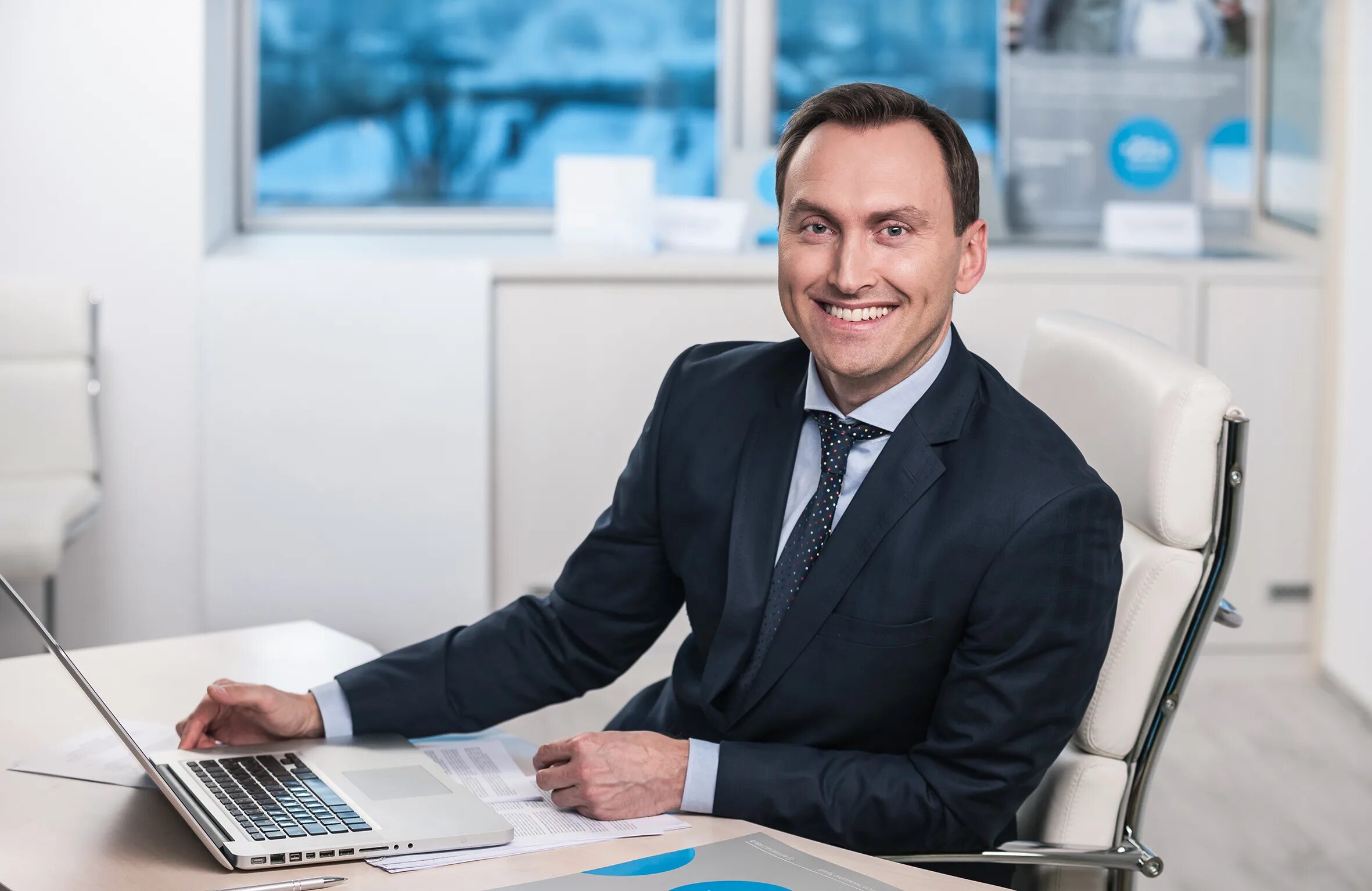 Гендиректор next group. Руководитель сот. Руководитель сот. Руководитель сот. Однокурсники медведева.