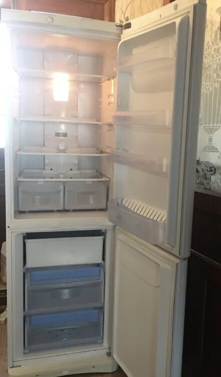 Холодильники 2 камерные ноу фрост. Индезит холодильник 2-х камерный ноу Фрост. Холодильник General Frost 193 см. Индезит холодильник 2-х камерный уплотнитель. Холодильник Индезит ноу Фрост серебрянный 2014.
