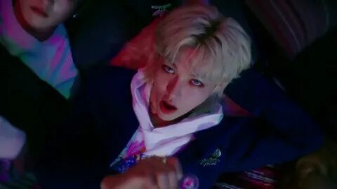 Stray kids domino клип