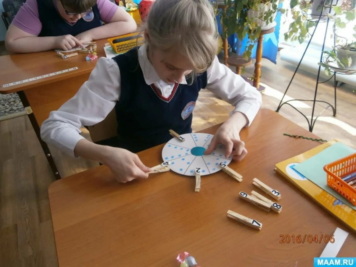 Поделки для детей с умственной отсталостью. Поделки с умственно отсталыми детьми. Игровые упражнения для детей с УО. Дидактические игры для умственно отсталых.