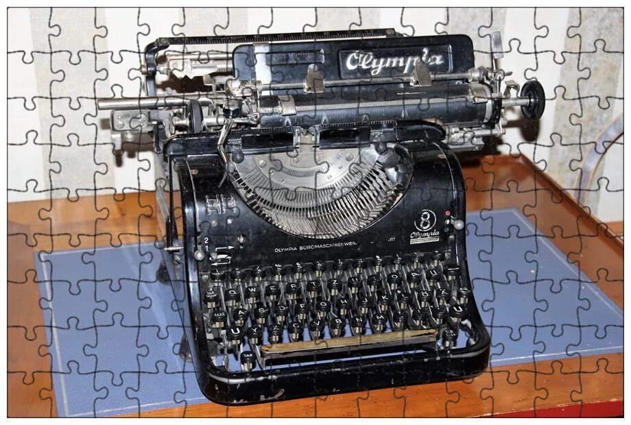 старинная печатная машинка. дореволюционная печатная машинка. I. печатная машинка. первая печатная машинка.
