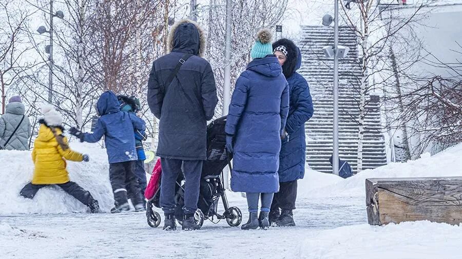 первый канал 2010. стенд и возложение цветов. новости первого февраля. награждение офицеров. россияне вырожденство.