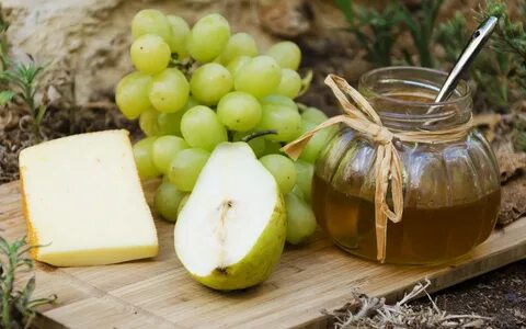 Груша с медом и сыром