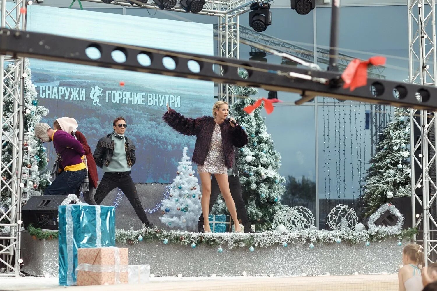 елки последние места съемок. ёлки 8 фильм. съемки фильма елки. елки 8 где снимали. съёмки фильма елки в перми.