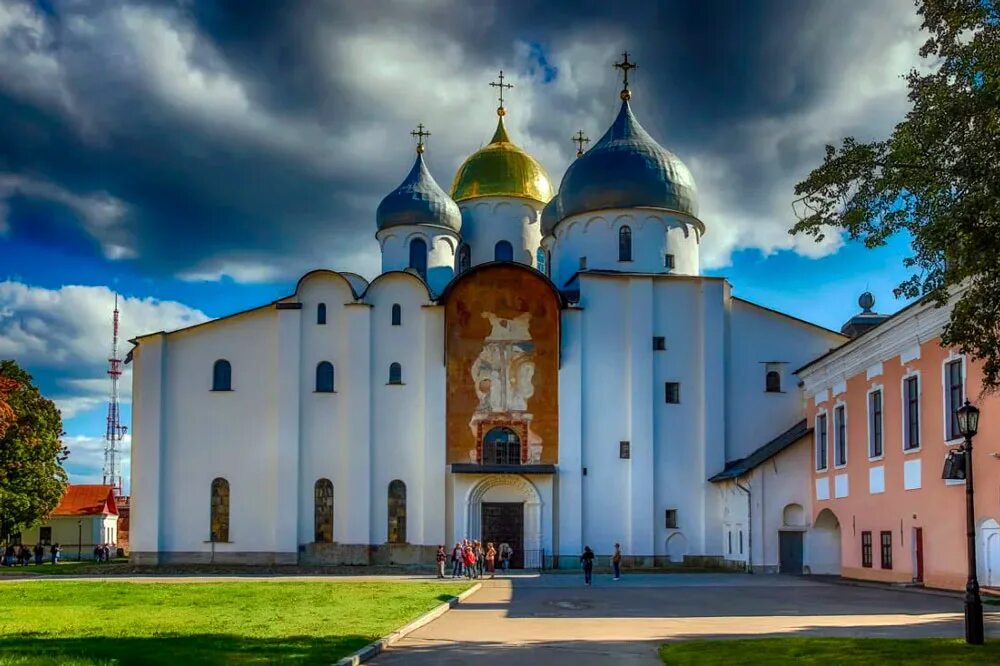 Код великого новгорода. Город новгородское. Великий новгород великий новгород. Новгородский детинец достопримечательности великого новгорода. Великий новгород сверху.