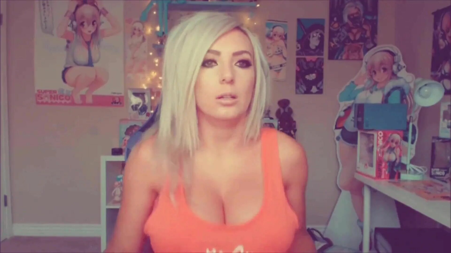 Blonde titty