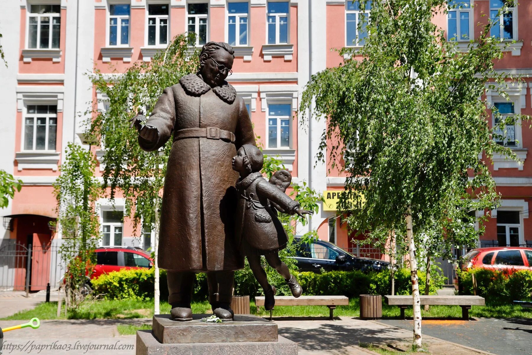 Памятник. Памятник Маршаку в Воронеже. Памятник Самуилу Маршаку в Москве. Памятник в Воронеже Маршаку Воронеже. Самуил Яковлевич Маршак памятник в Воронеже.