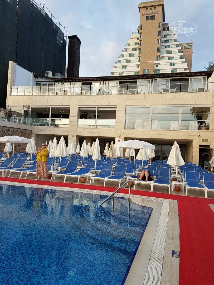 Ramada antalya 5. Рамада Плаза Анталия. Рамада Плаза Анталия Турции. 5 Отель Ramada Plaza Antalya. Бассейн Рамада Плаза.