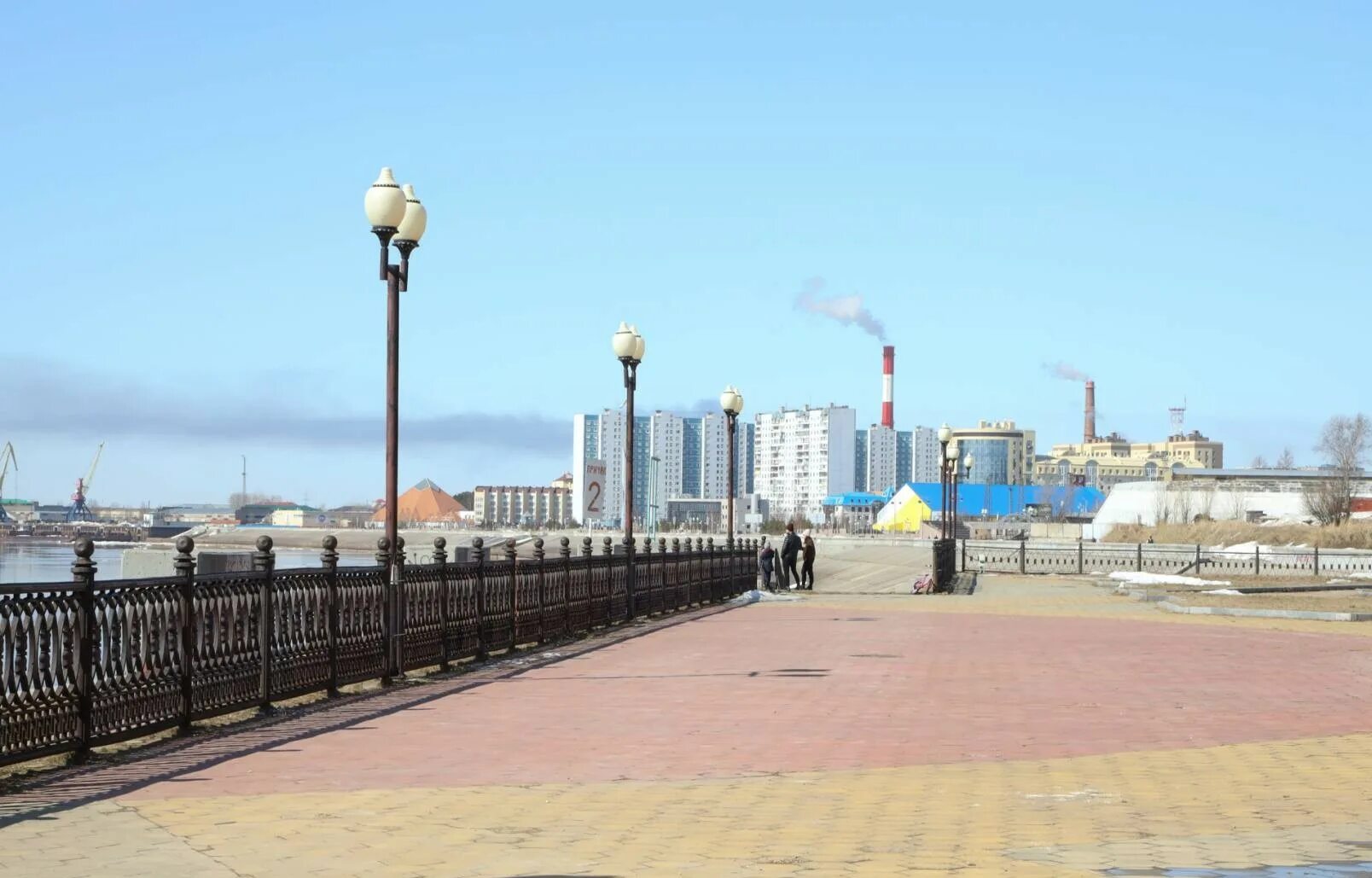Уровень реки обь в районе города нижневартовск. Набережная реки обь сургут. набережная оби нижневартовск. набережная нижневартовск 2023.