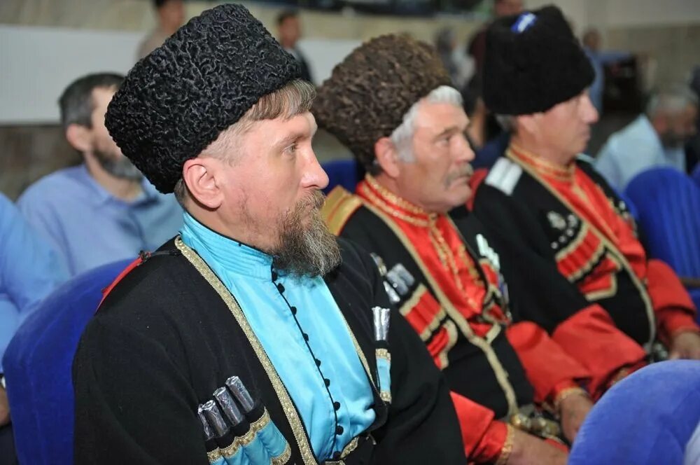 Чеченцы. Чеченцы народность. Народы кавказа ингуши национальный костюм. Коренная национальность чеченской республики. Народы северного кавказа ингуши.