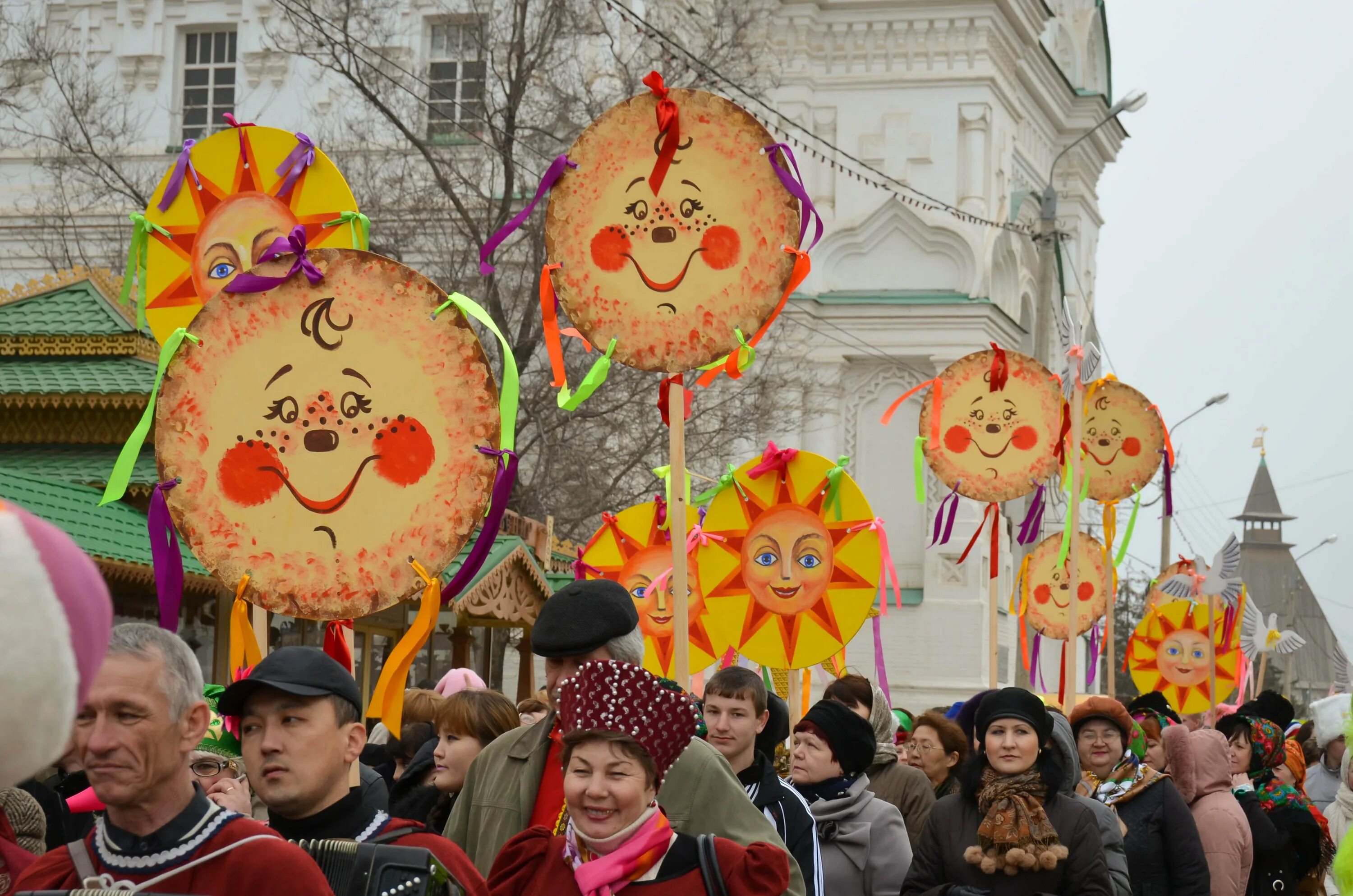 Масленица Москва 2021. Украшение площадки на Масленицу. Атрибуты Масленицы. Украшение на Масленицу в детском.