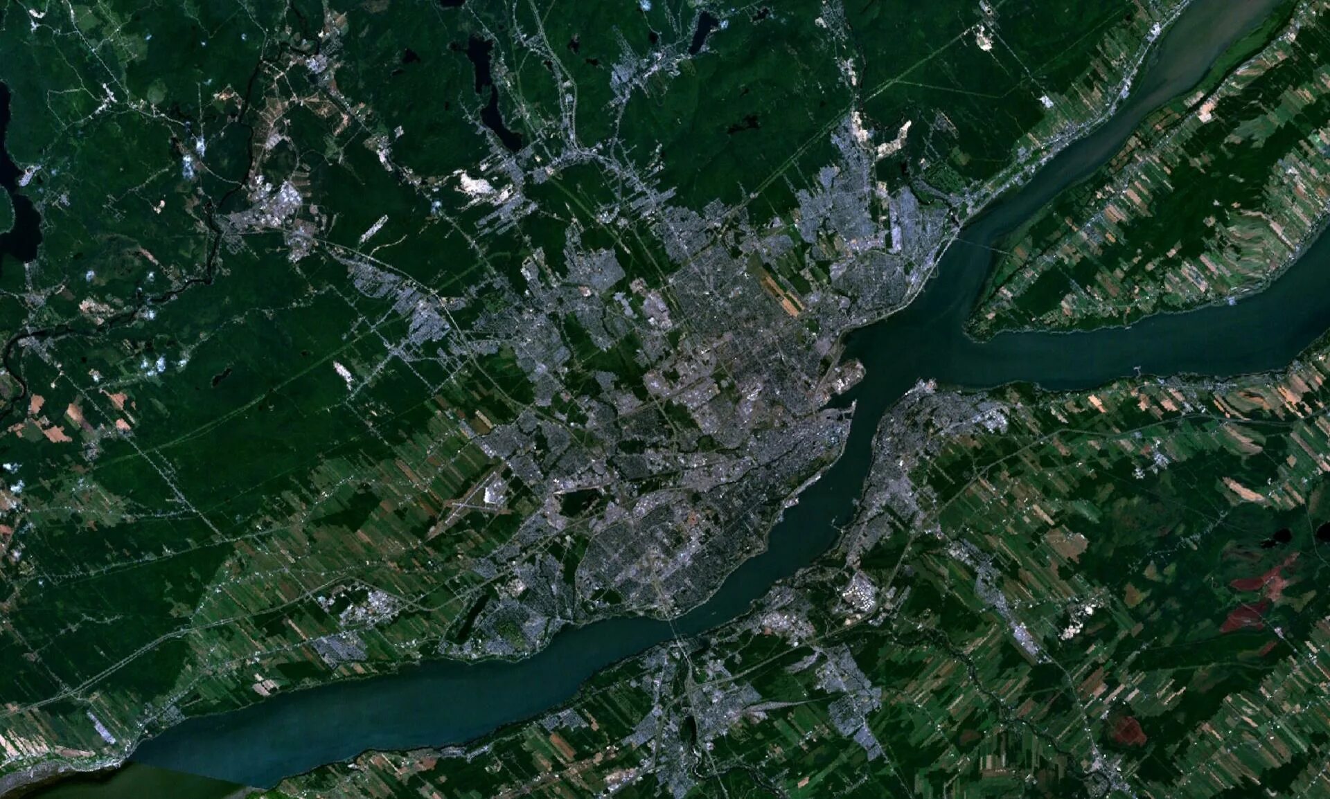 Снимки из космоса в реальном времени высокого. Спутниковые снимки. Снимки со спутника. Спутниковые снимки высокого разрешения. Спутниковое изображение.
