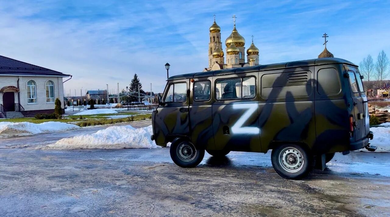 УАЗ бизнес. УАЗ Буханка подарок. Военная Буханка в зоне сво. УАЗ В Мороз. Сво уазики