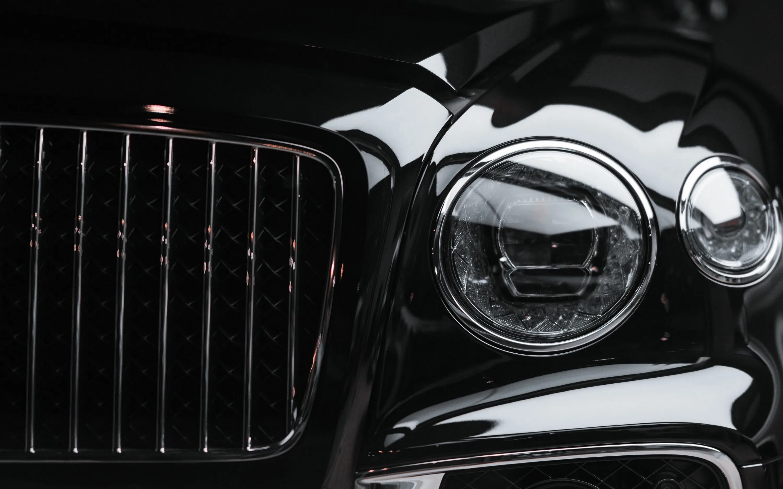 Глазки бмв g30. Фары ночью. Бмв м5 90 в темноте. Бмв е60 в темноте. Far black.