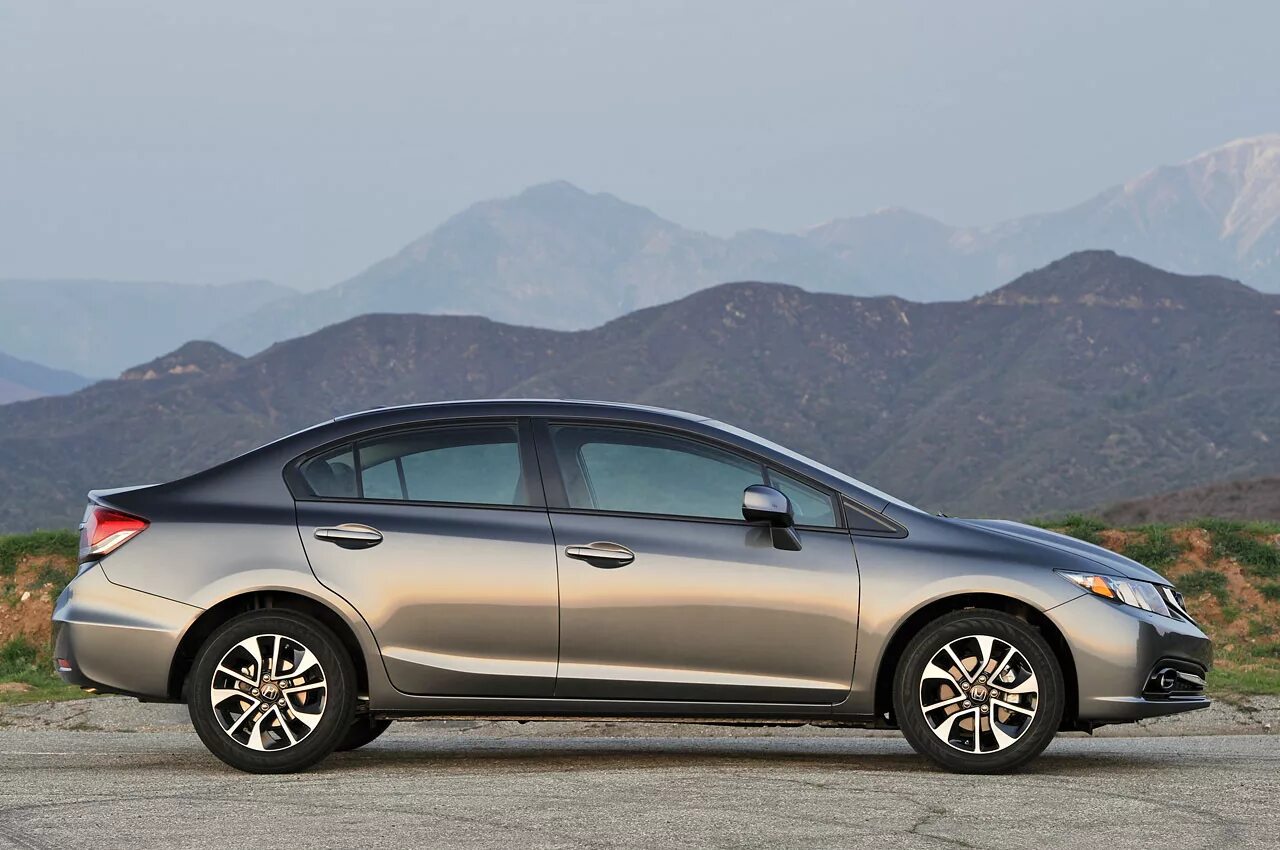 Honda civic 9 4d. Цивик 9 поколение седан. Honda civic 9 поколение седан. Хонда цивик 2013 седан. Honda civic 9 рестайлинг.