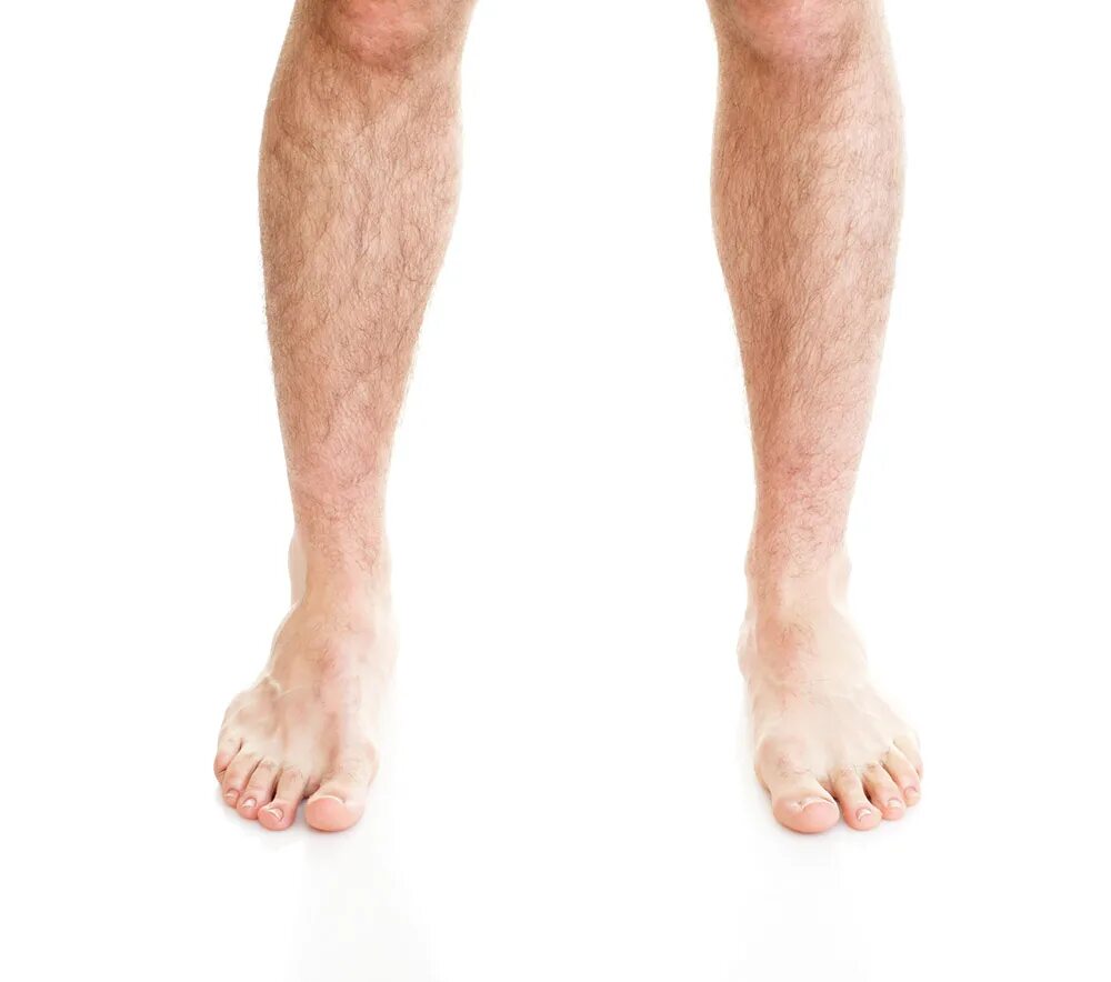 Волосатые ножки женщины. Мужские ноги. Нога на белом фоне мужская. Ноги стоят.