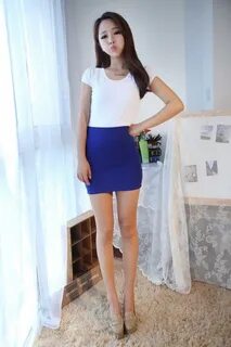 Қыздар байланған адамның бетіне отырады