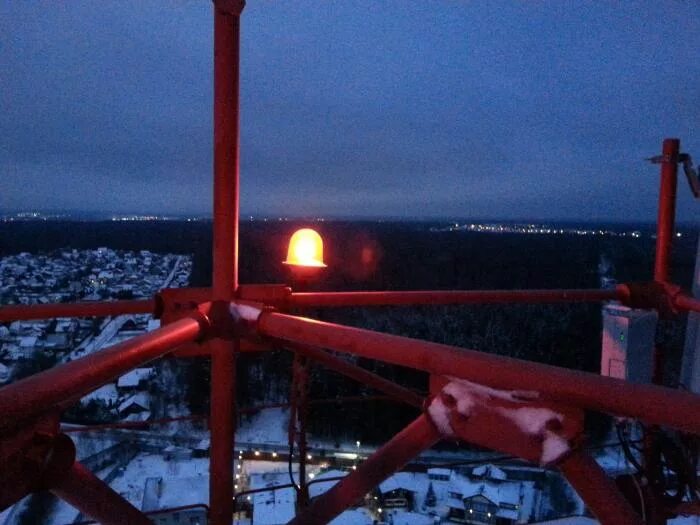 Вышка вечер. Ночь вышка. Лысьва телевышка заброшенная. Вышка. Вышка.