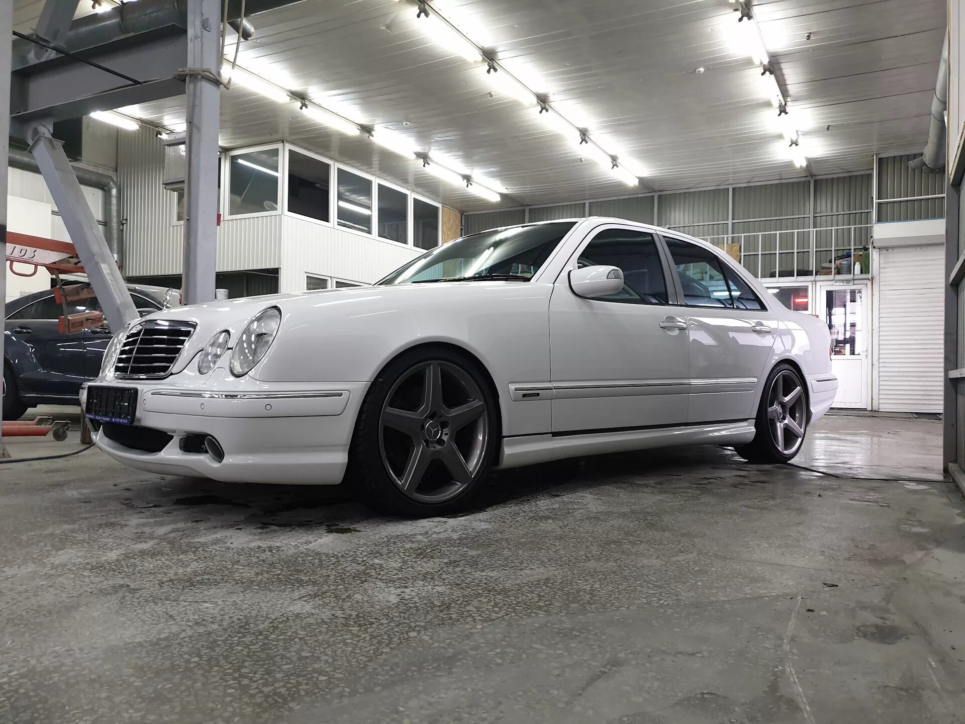 5. Мерседес е55 радмир. E210 5. E55 amg w210. Mercedes benz e55 amg w210.