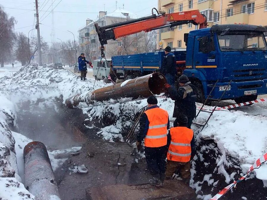 Сеть порыв. Порыв водопровода. прорыв теплосети. порыв сетей водоснабжения. аварии на коммунальных системах.