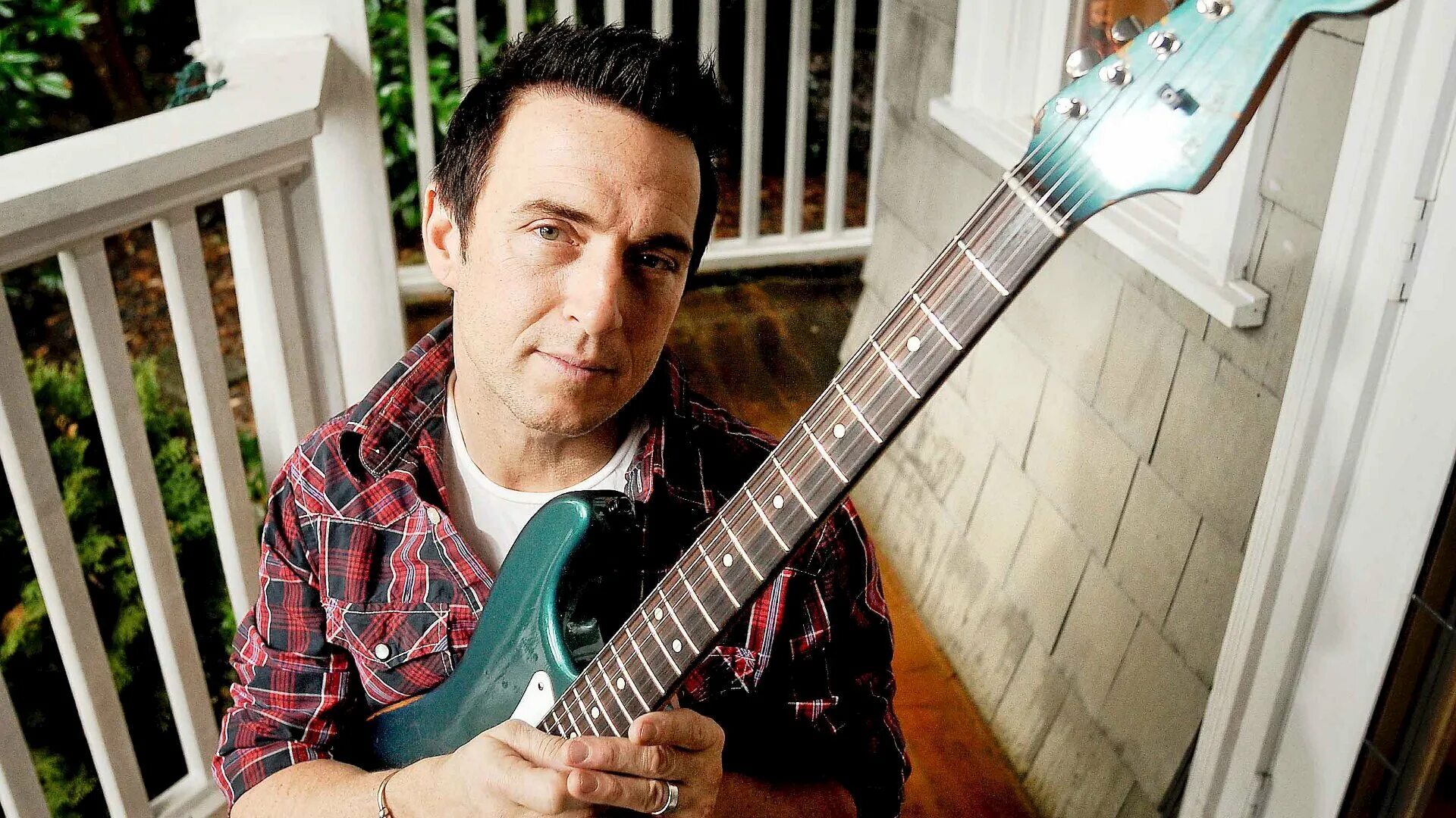 Colin james chasing the sun 2025. Colin james. фото colin james. colin james 1988.